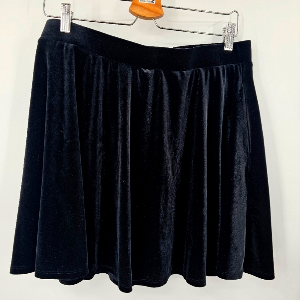 Hot Topic Velvet Skater Skirt Size XL